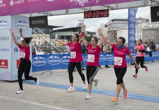 A Carreira da Muller reuniu nas rúas na Coruña a 2.500 corredoras